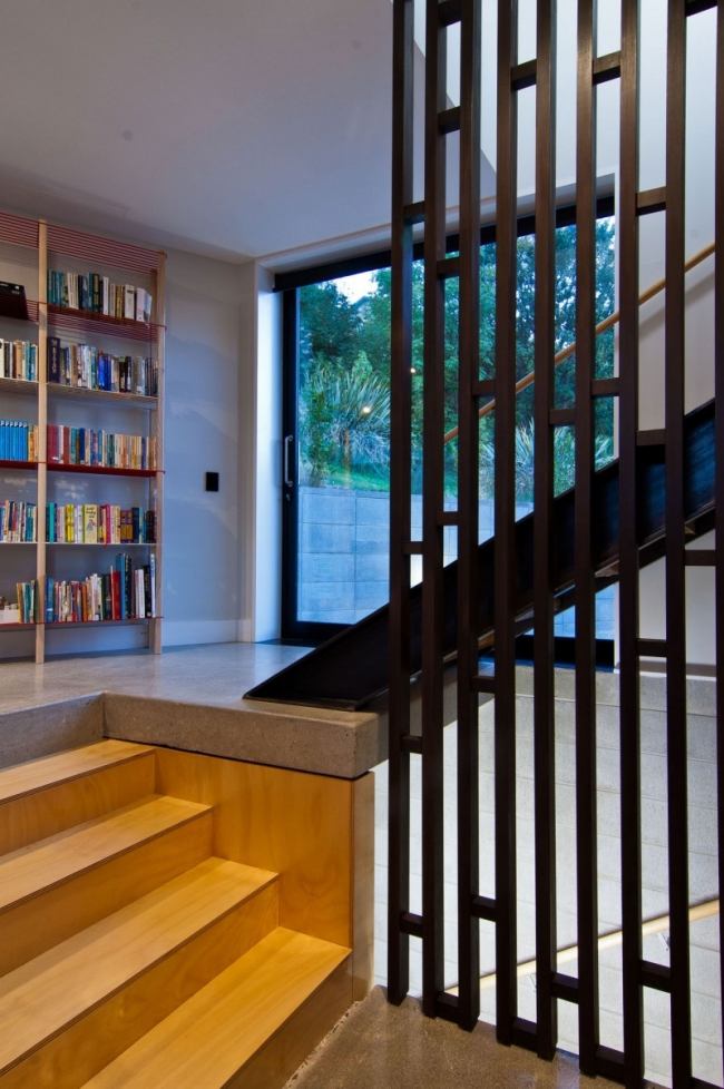 Mezzaninhus-bibliotek-trätrappor-glas-Nya Zeeland Dublin-Street-House