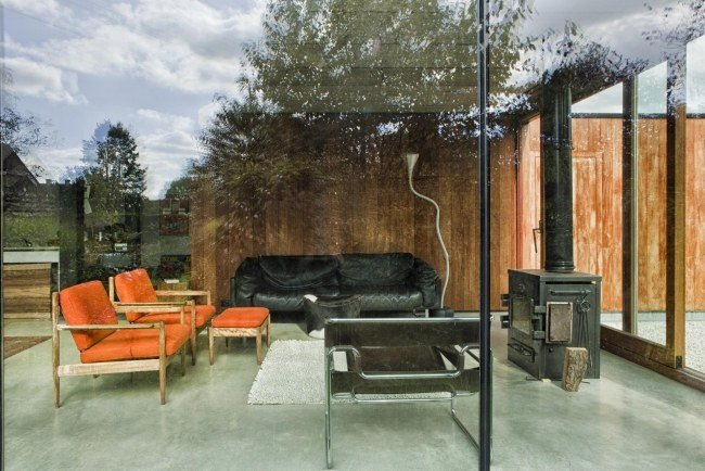 Trä metall-retro möbler eldstad-inomhus Gepo-Haus stora ytor