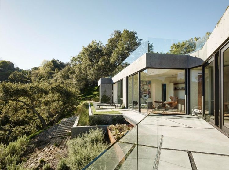 betonghus glas rum kakel terrass räcke modern stil