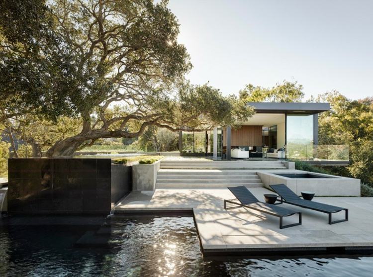 betongglas hus solstolar pool design modern vit terrass
