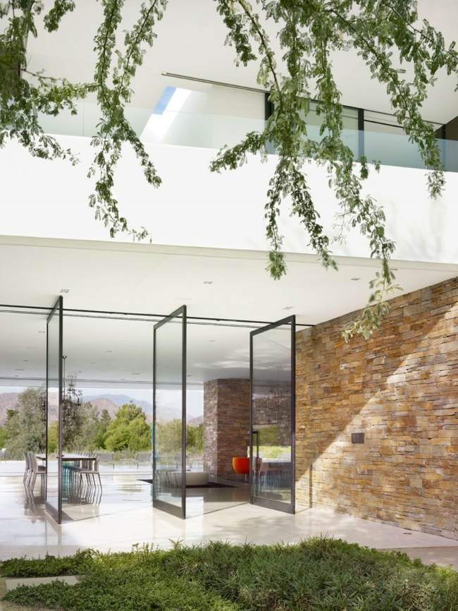 modern fasad betongglas natursten trädgård
