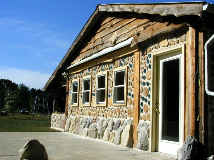 hus av trä sten-idé-fjällstuga-optik-fördelar-fasad