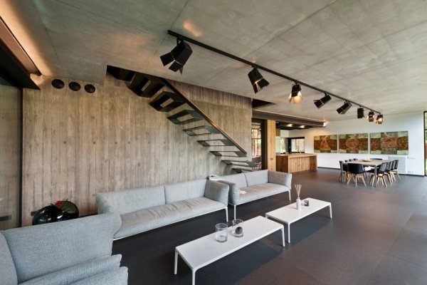 hus av stål i trä ser modern design vardagsrum