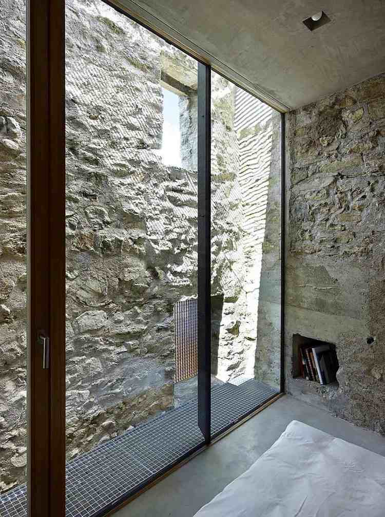 sten och betong hus fönster glas vägglampa
