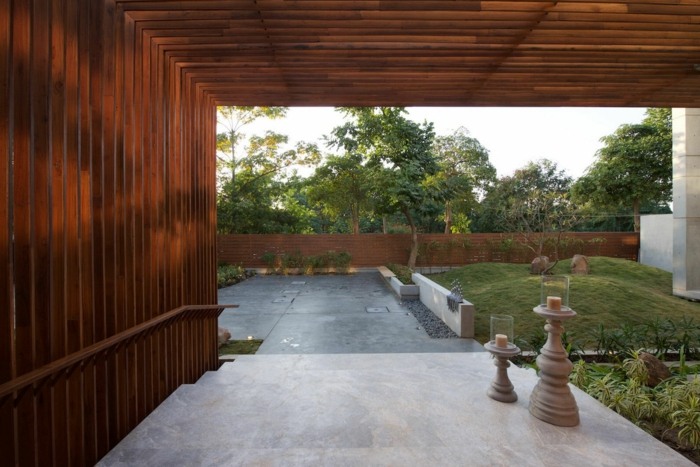 husdesign från Indien framgård skulptur entré trä