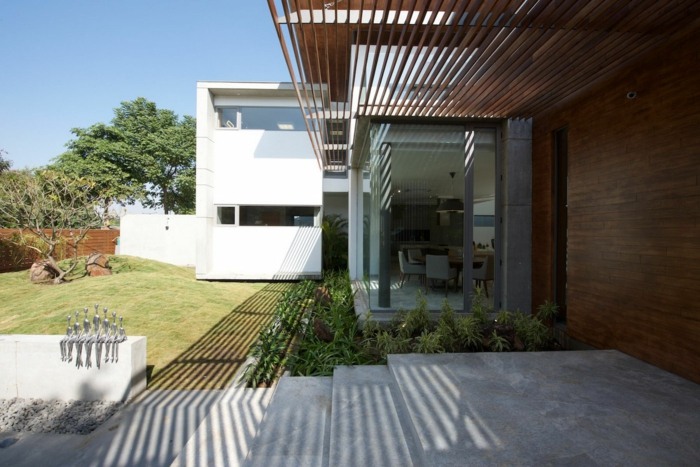 terrass tak trä remsor betongfönster växter
