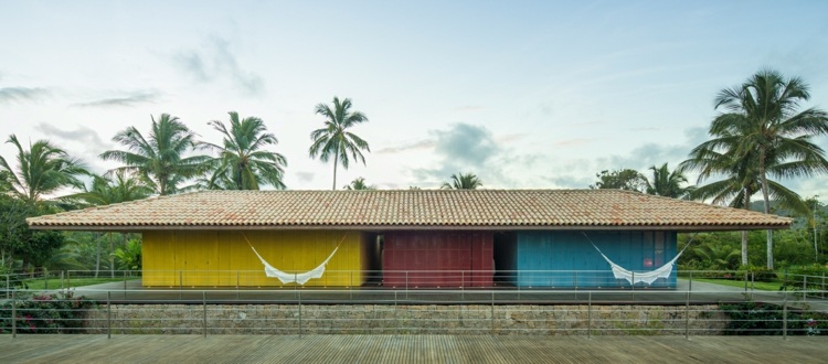 färgglada hus hängmattor avkoppling brasiliansk designarkitektur