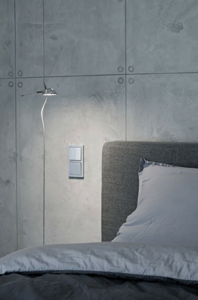 Utsatt betongväggklädsel säng sänggavel grå färg