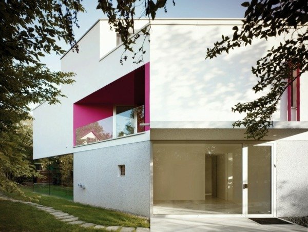 modernt hus fasad-rosa terrass