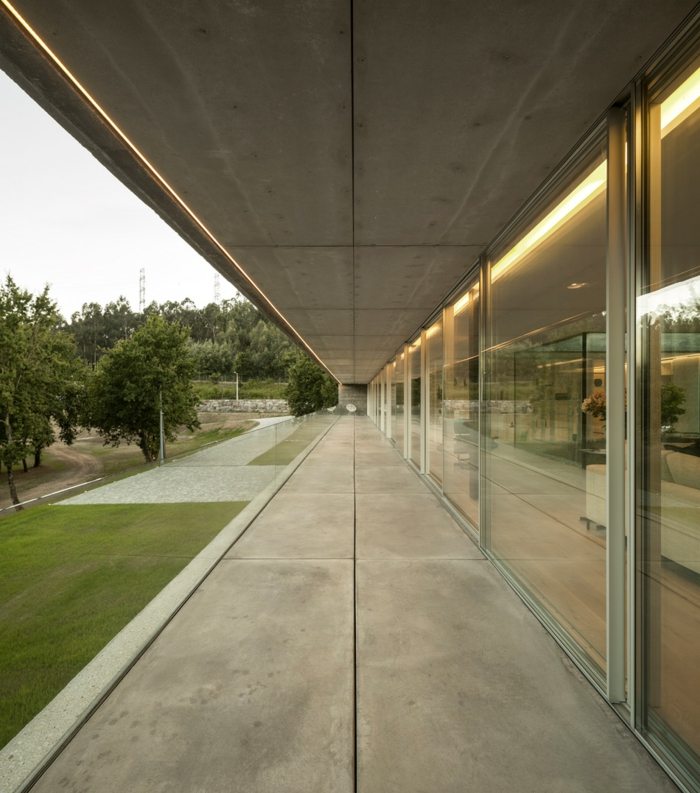 balkong design betongglasdörr portugal view house
