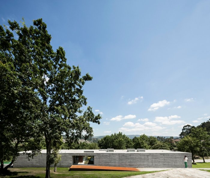 entrédörr ramp stål rost betong portugal modern design