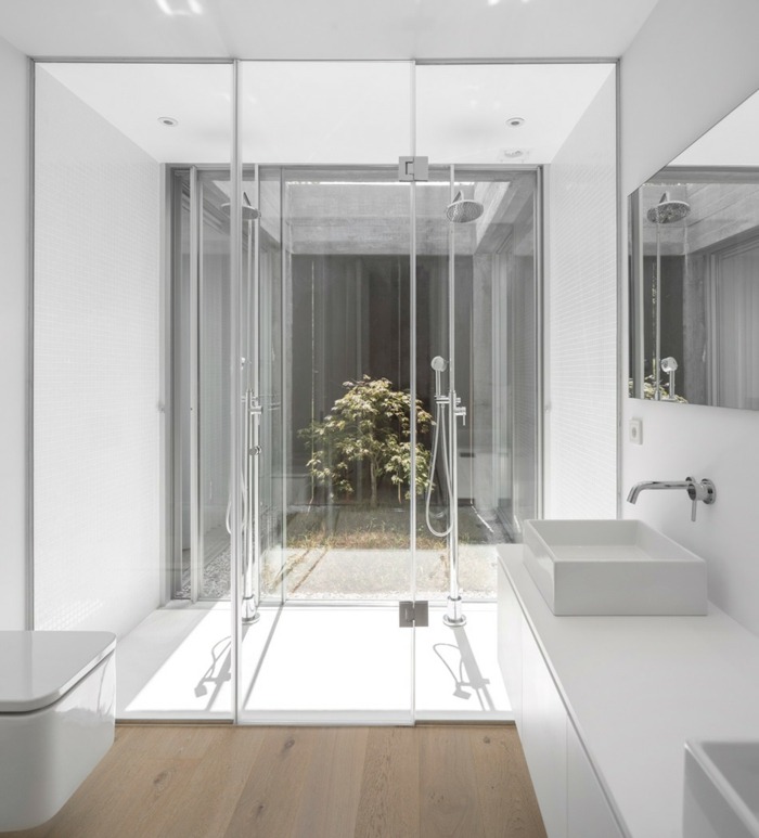 hus i portugal badrum vit vanligt glas