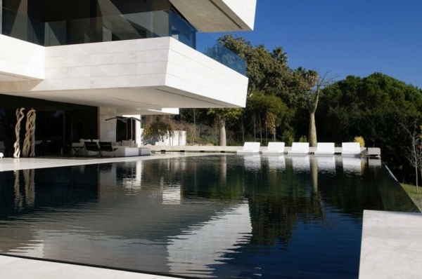 minimalistisk hus pool