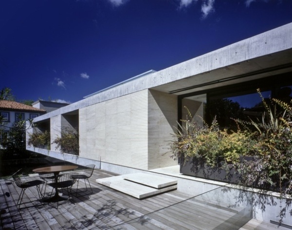 lyxig-minimalistisk-hus-terrass