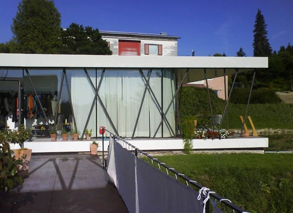 intressant minimalistisk arkitektur - glasvägg