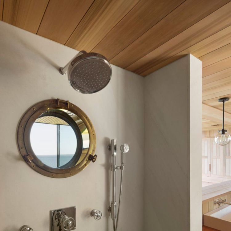 badrum trätak dusch runt fönster modern design marmor