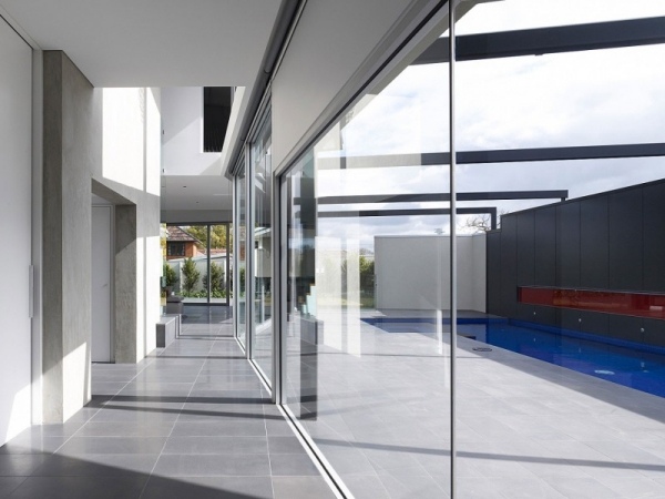 modernt designhem i Melbourne glasväggar
