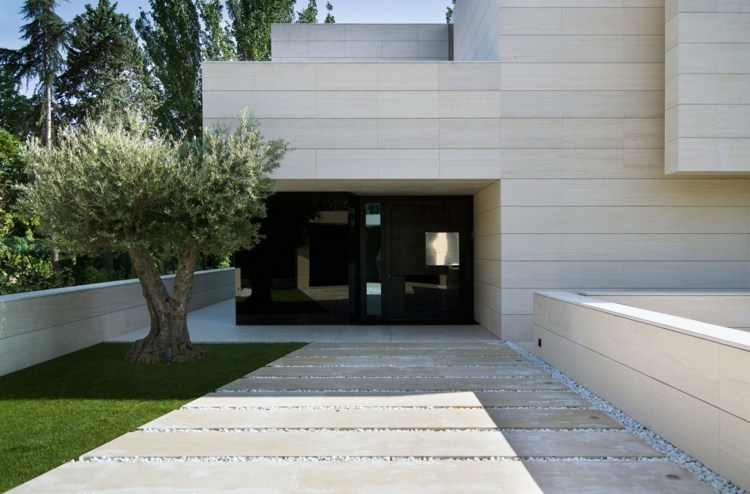 hus moderna spiraltrappa uppfart design minimalistisk trädgårdsdörr