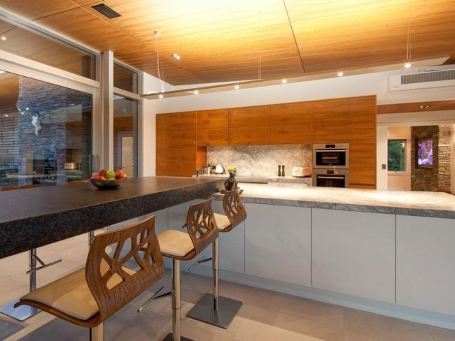 modernt kök hus med sjöutsikt i Nya Zeeland
