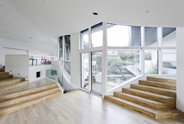interiör glasvägg bygga trappor vit inredning miljö