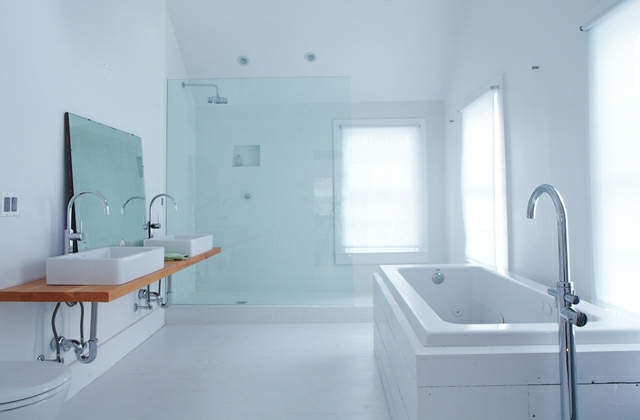 Badrumsdesignidéer fristående badkar i rostfritt stålbeslag trä fåfänga