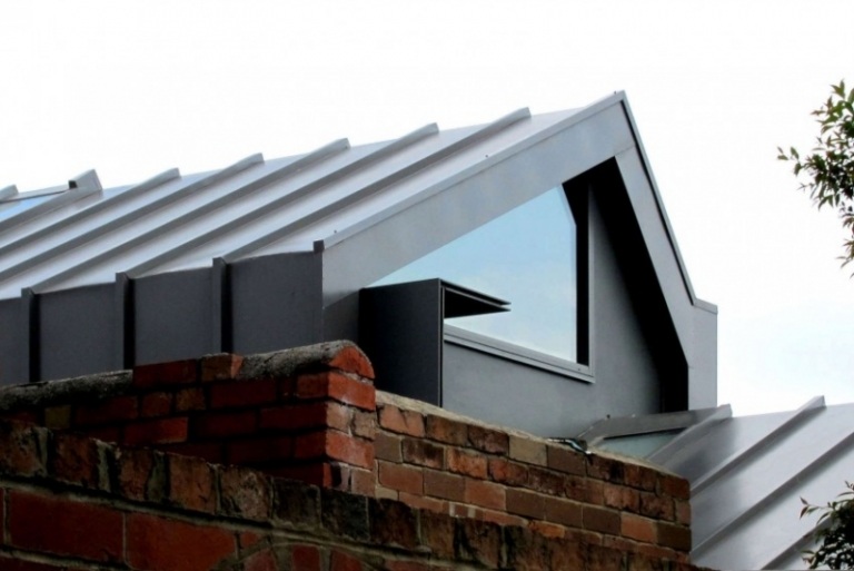hus-renovera-renovera-utanför-tegel-takfönster-modern-arkitektur