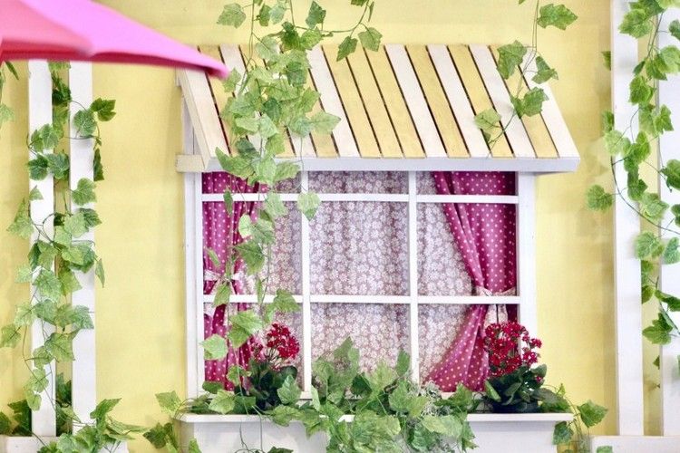 Hus och lägenhet svalt tak och gardiner för solskydd