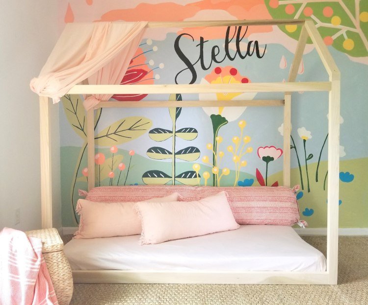 Hus säng för barn Montessori plantskola väggdekoration barn namn blommor flicka dekoration idé