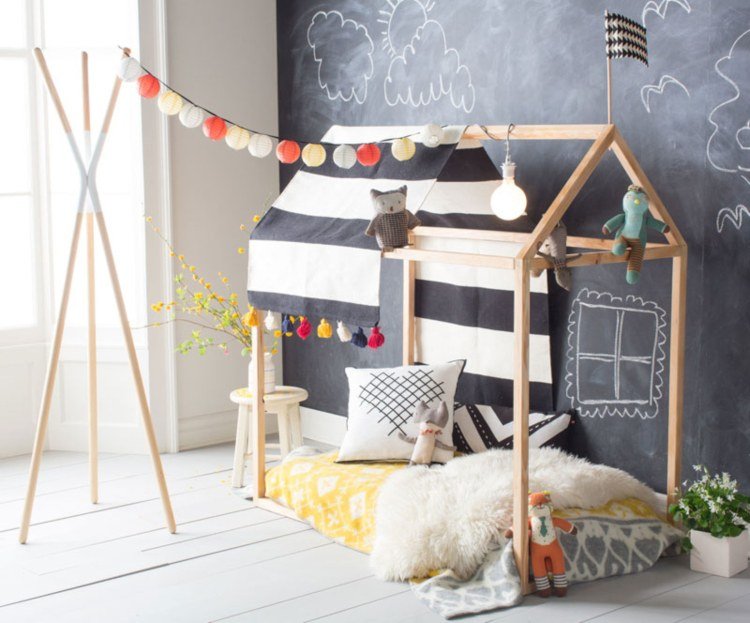 Hussäng för barn lurviga överkast svart svart tavla vägg krans överhäng ränder leksaker