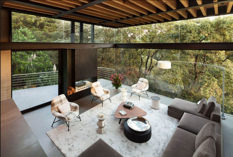 husfasad-glas-modern-estetik-interiör-vardagsrum-mysigt-grått-naturlandskap