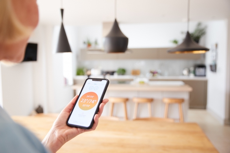 Minska elkostnaderna Automatisera uppvärmning Kontrollera ditt hem med en app