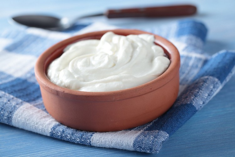Behandla solbränna snabbt hemmetoder naturlig yoghurt