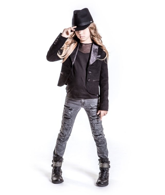 rippade jeans-läderstövlar-jacka-couture-barnmode-för-tillbaka-till-skolan-idéer-diesel