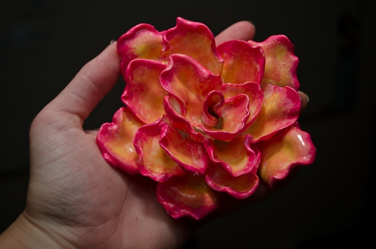 tinkerblommor plastsked-färg-akryl-färger-ros-nejlika