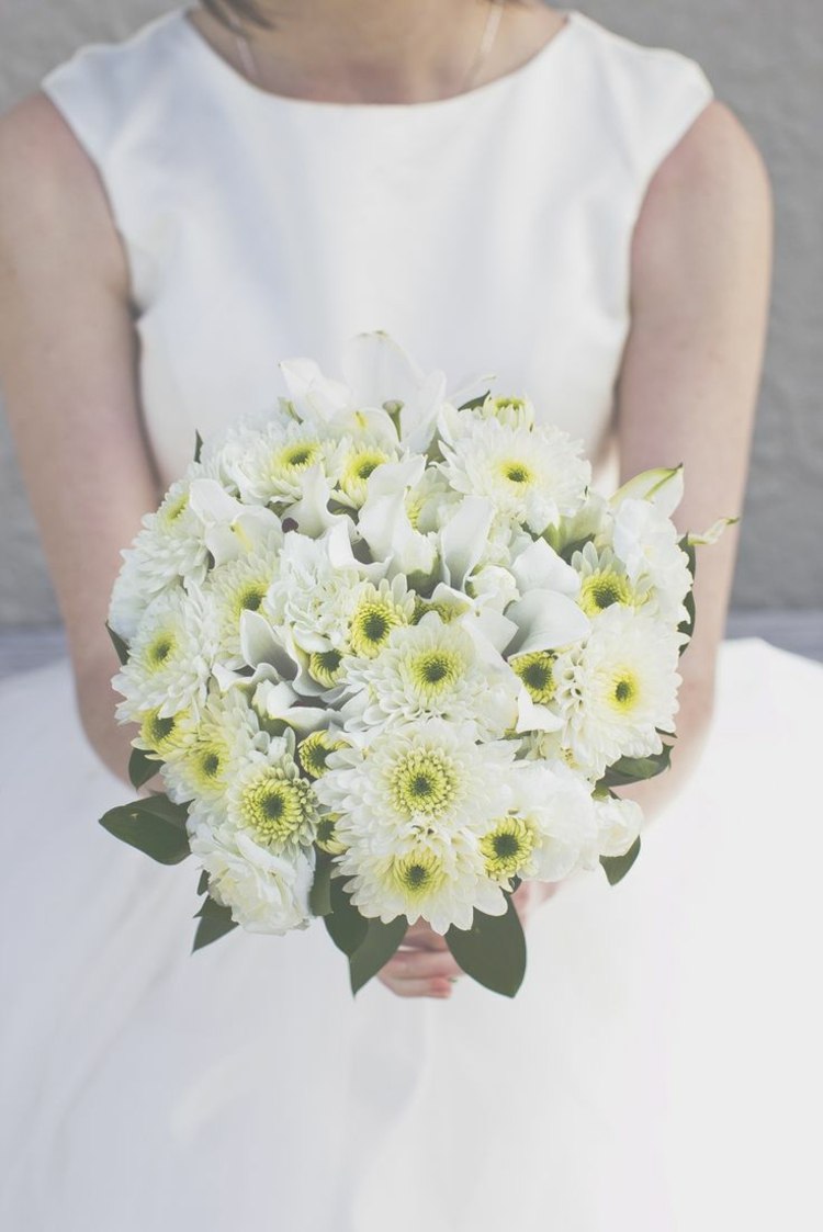 bröllop-blommor-idéer-krysantemum-augusti-vita-höst-blommor