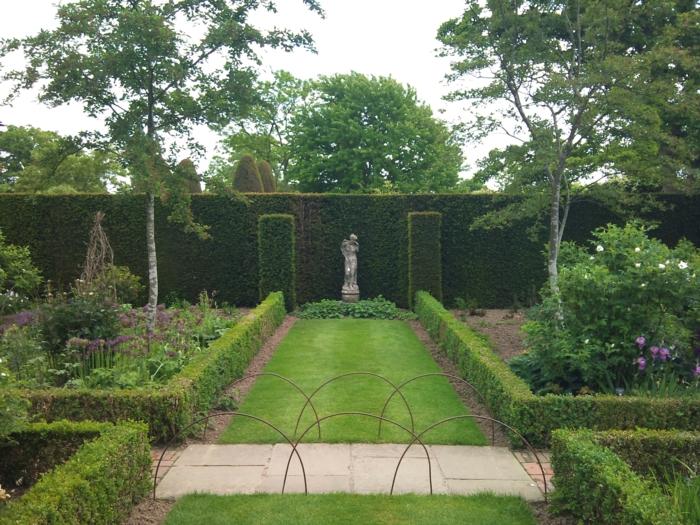 trädgård design låg häck dekoration gräsmatta staty
