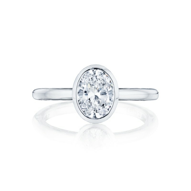 Ring vitguld diamant oval form finskuren färglös