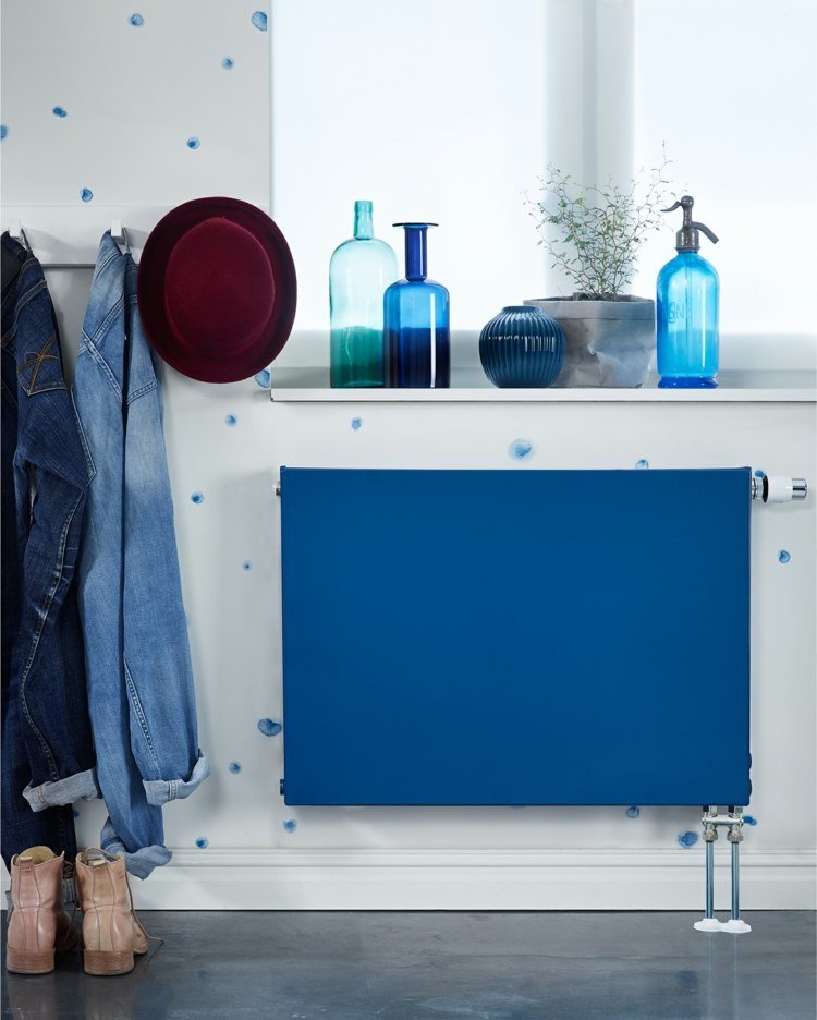 radiatorer målar modern design-slät-blå-färg-vägg-prickar