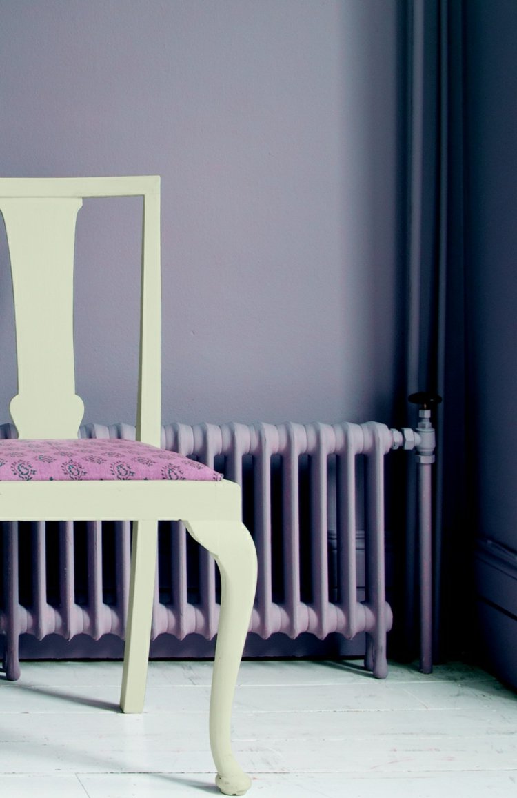radiator-målning-lila-rökig-färg-nostalgisk-vintage-stol