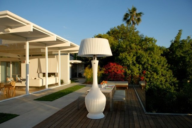 Lamp trädgård trädgård modern minimalistisk form trägolv