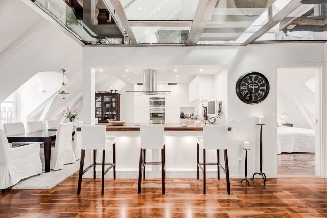 Lägenhet på översta våningen-skandinavisk-minimalistisk stil-kök-vitt trägolv