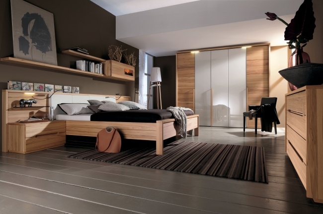 Akrea säng design möbler Hülsta ljus trä bok struktur