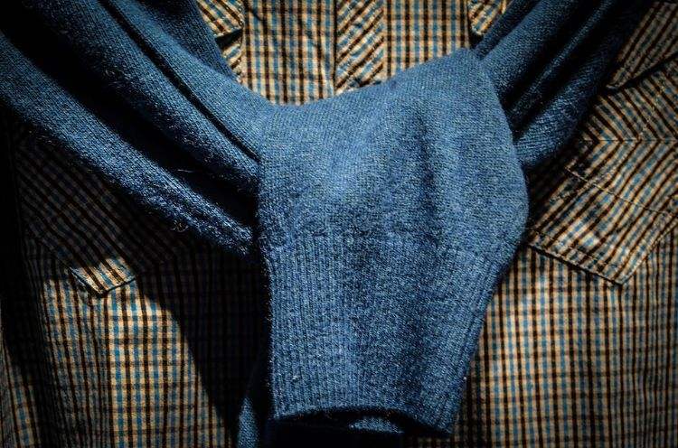 skjorta under tröja män moderna män tips designidéer rutiga blå bundna