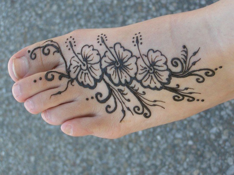 Henna tatuering fot blomma spaljé motiv