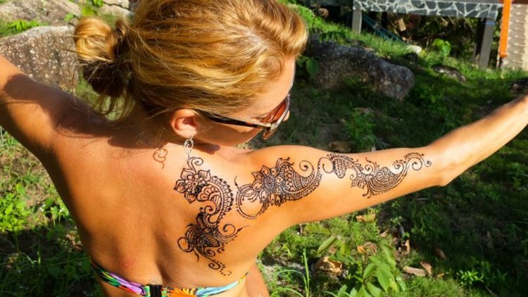 Henna tatuering strand kropp målning axel