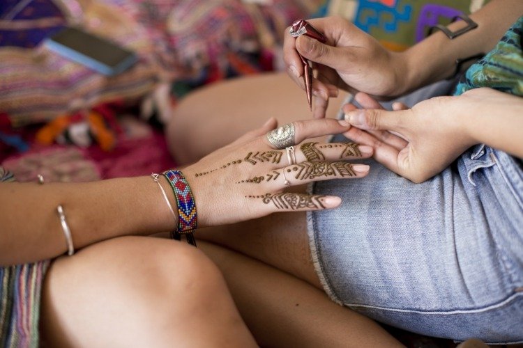 Henna-tatuering-hand-måla-idéer-motiv-bilder
