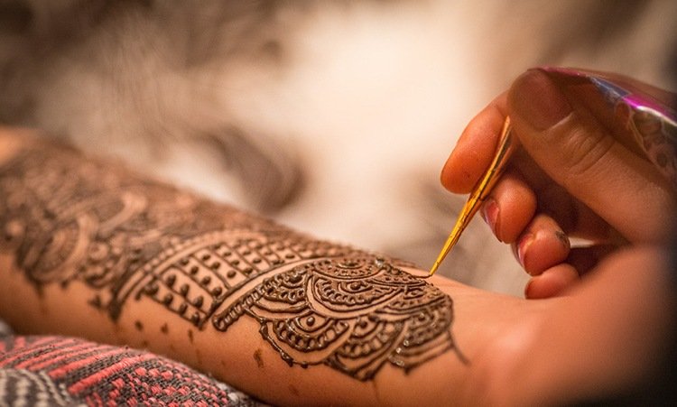 henna-tatuering-gör-det-själv-instruktioner-tips-smycken