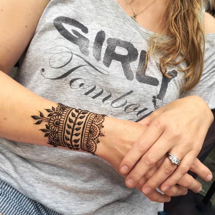 henna-tatuering-gör-det-själv-arm-armband-tillfälligt