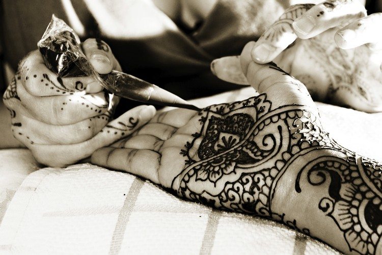 henna-tatuering-handgjord