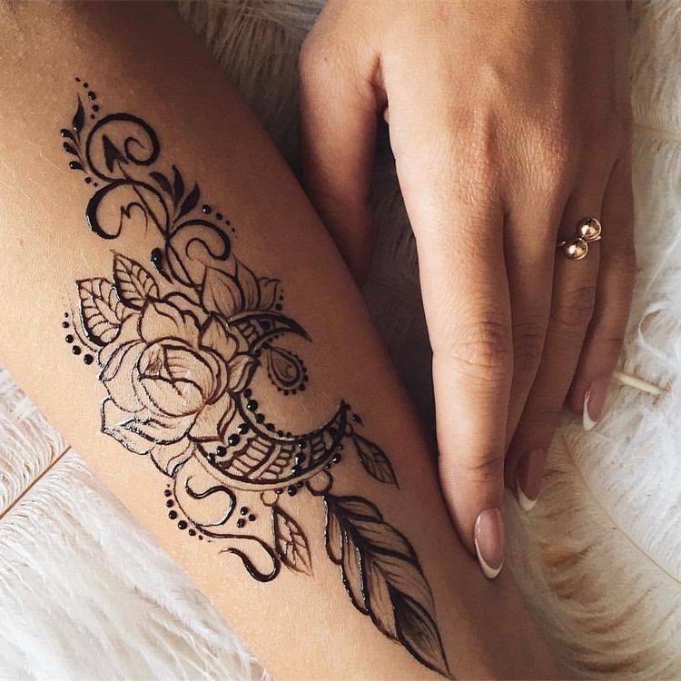 henna-tatuering-underarm-blomma-måne